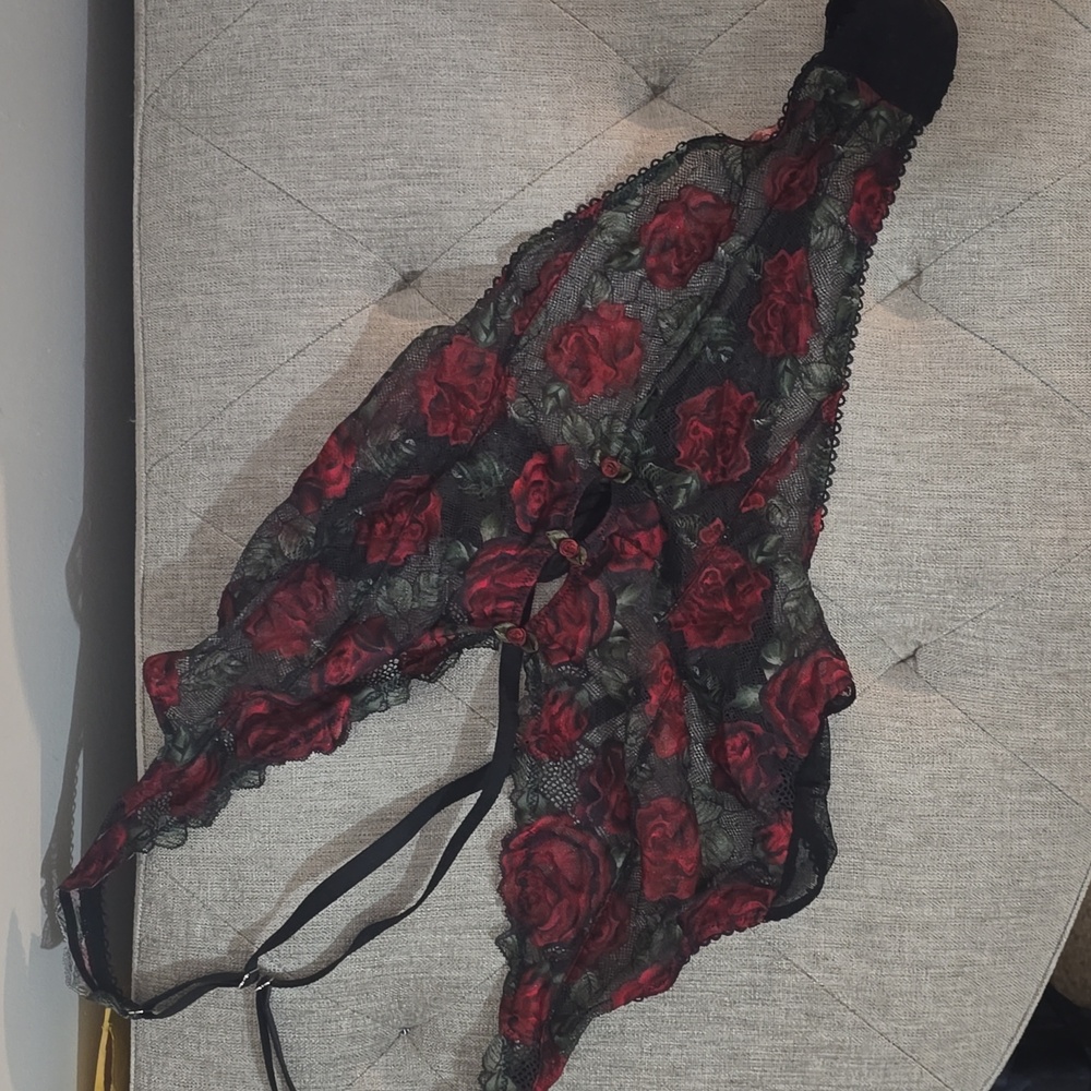 Savage X Fenty Floral Lace Bodysuit- Black and Red